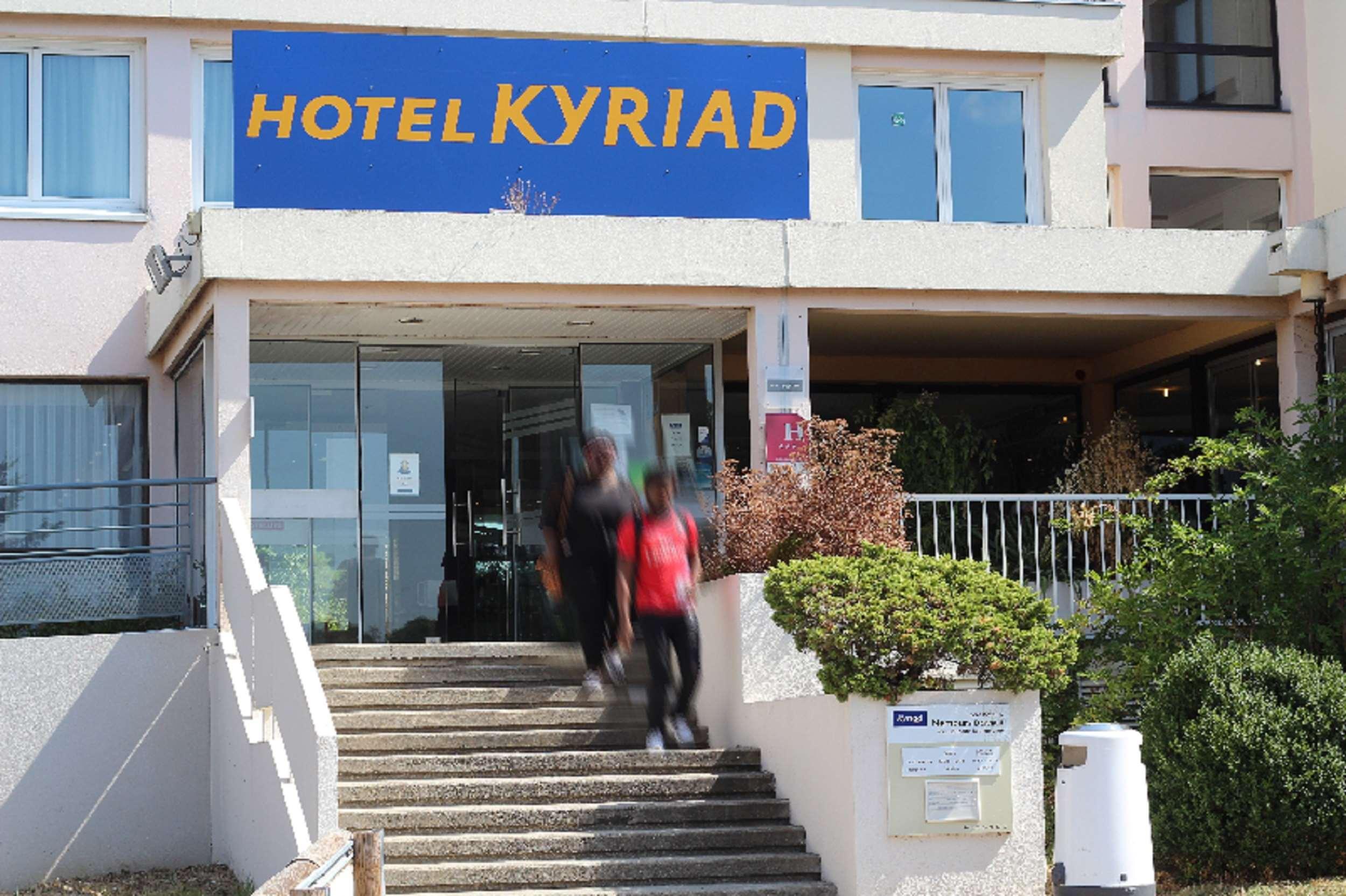 Kyriad Nemours Buitenkant foto