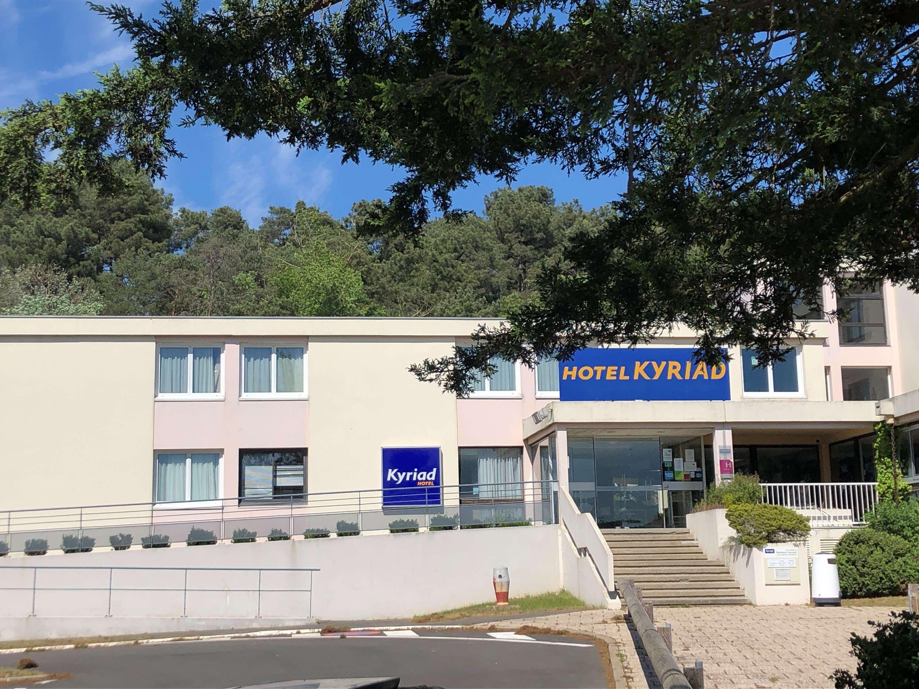 Kyriad Nemours Buitenkant foto
